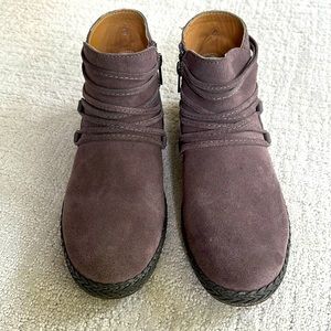 UGG Rianne Bootie 8.5